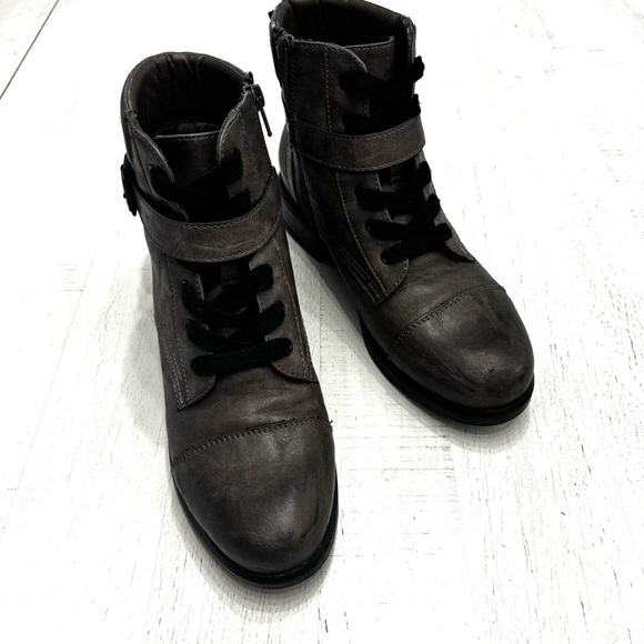 Madden Girl Black Conbat Ankle Boots Size 8.5M - Picture 1 of 13